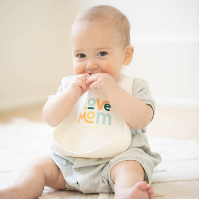 Wonder Bib - I Love Mom by Bella Tunno