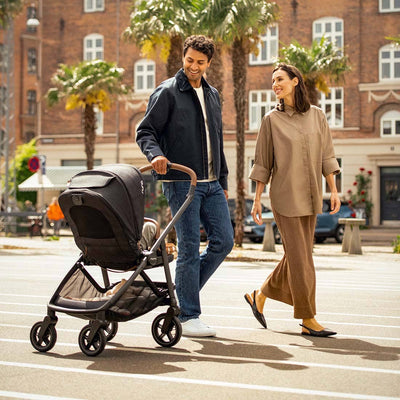 SWIV Stroller by Nuna