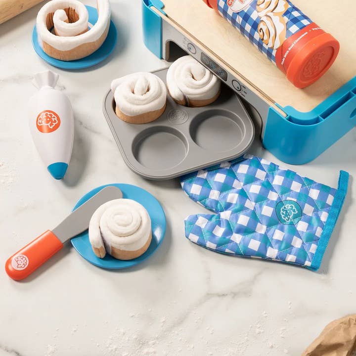 Pretendables Cinnamon Roll Set by Fat Brain Toys